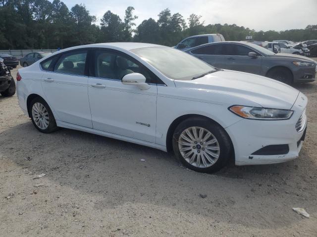  FORD FUSION 2016 Белы
