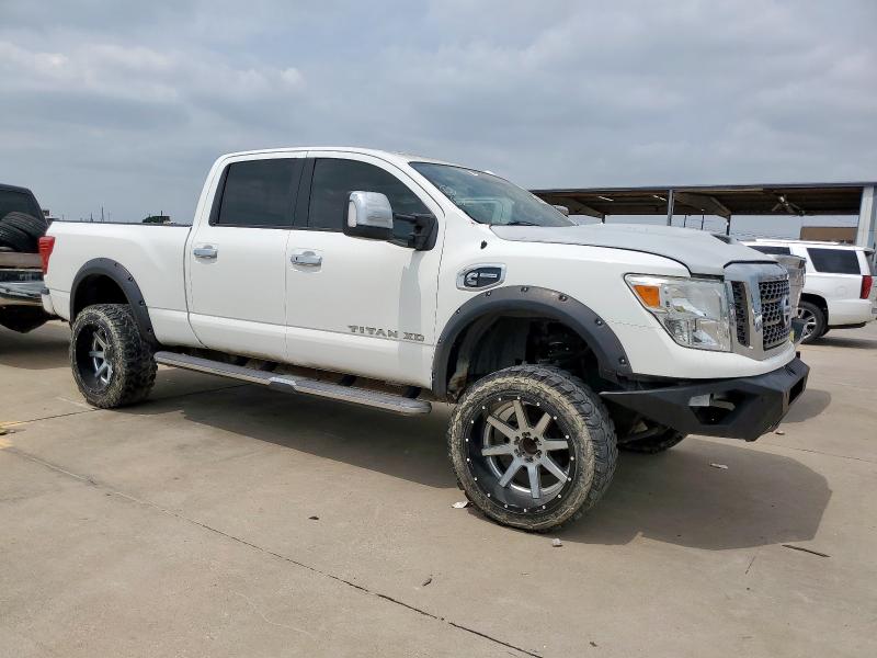 Pickups NISSAN TITAN 2016 Biały