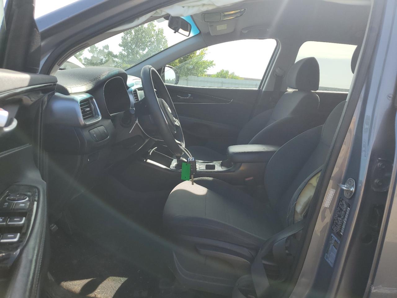 2019 Kia Sorento L VIN: 5XYPG4A3XKG604677 Lot: 56932255