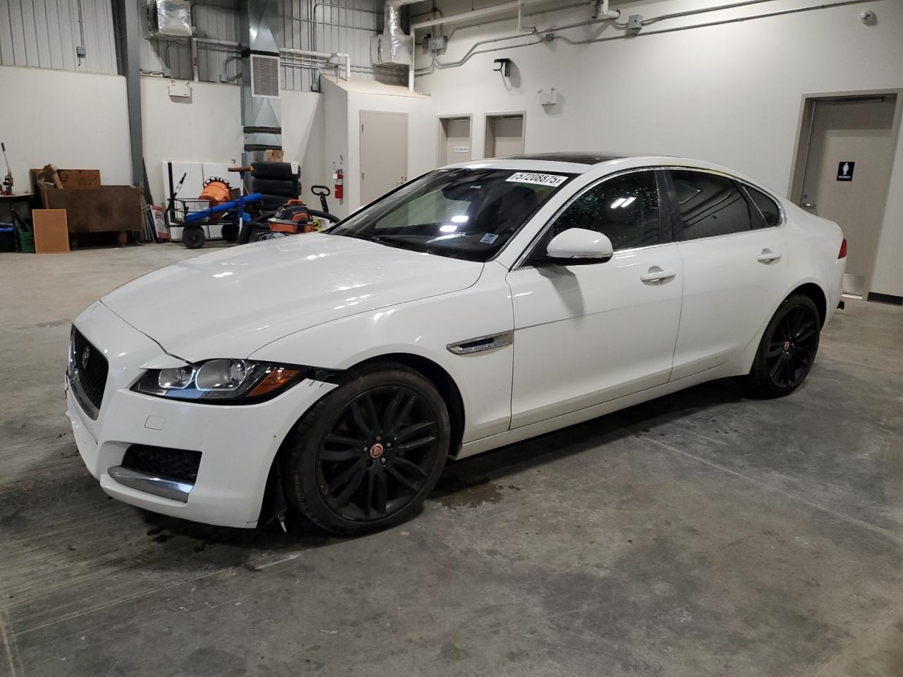 2016 Jaguar Xf Prestige للبيع في Elmsdale، NS - Front End