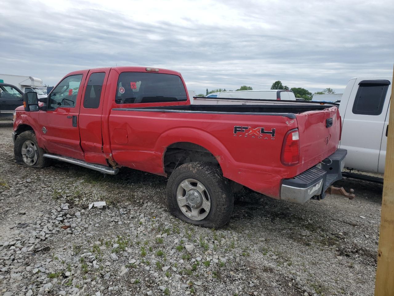 FORD F350 2011 VIN 1FT8X3BT6BEA97654 photo 2