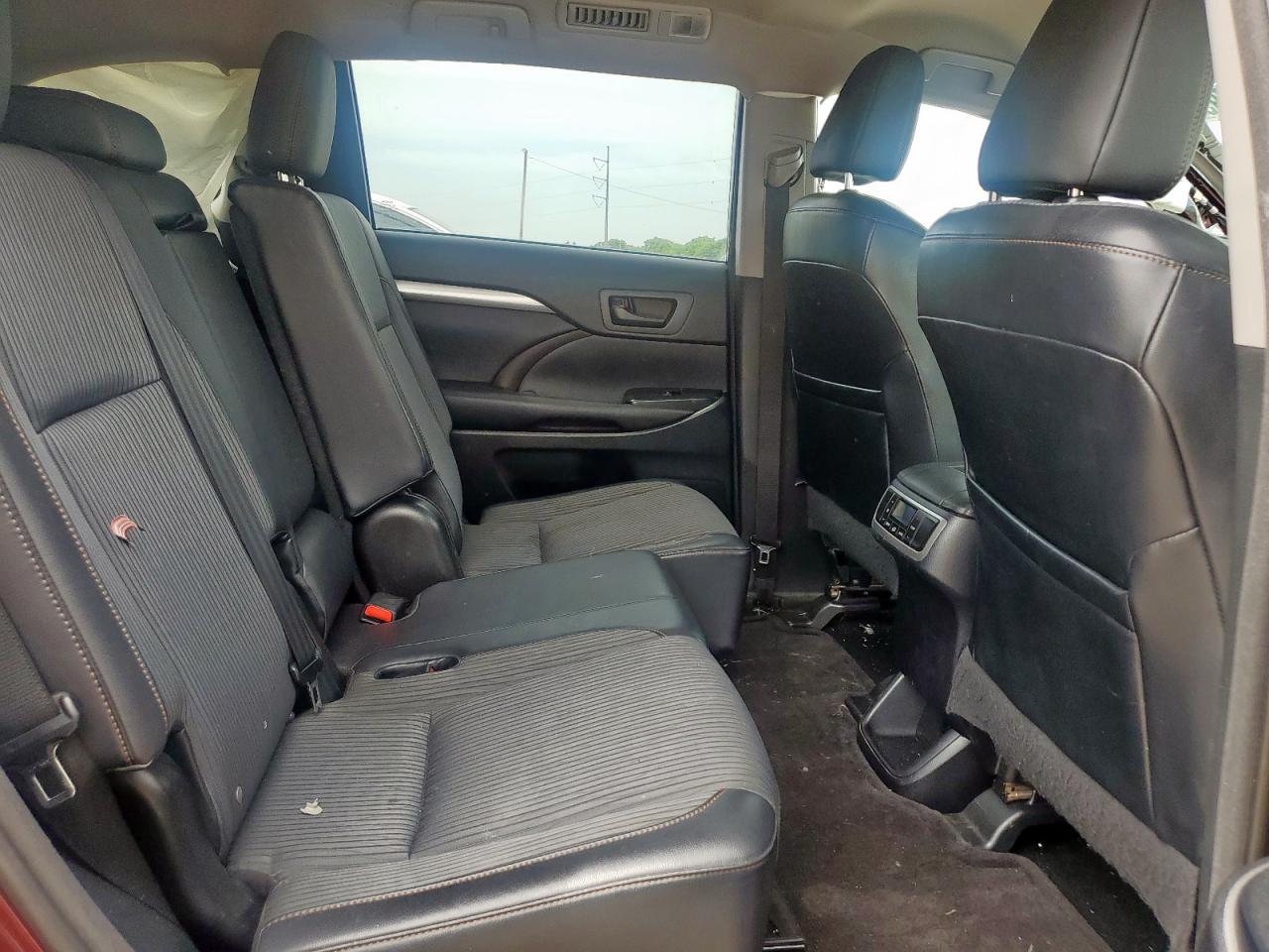 2015 Toyota Highlander Le VIN: 5TDBKRFH5FS150244 Lot: 56795895