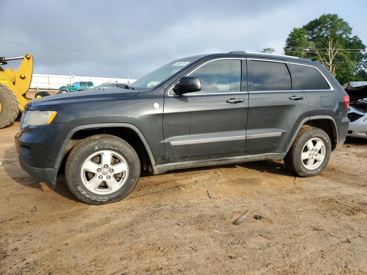 2011 Jeep Grand Cherokee Laredo للبيع في Chatham، VA - Front End