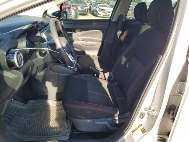  NISSAN VERSA 2020 Srebrny