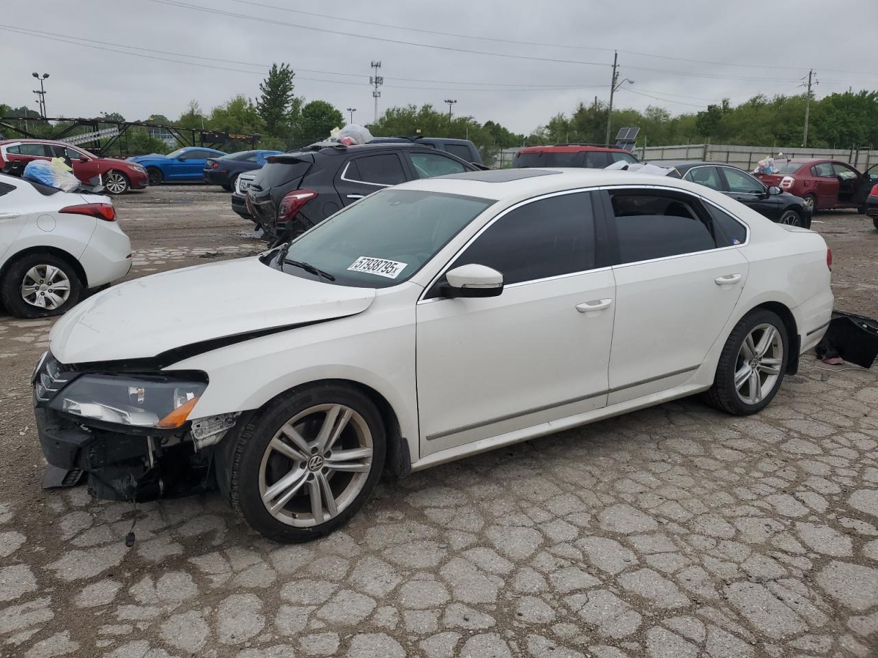 2015 Volkswagen Passat Se na sprzedaż w Indianapolis, IN - Front End