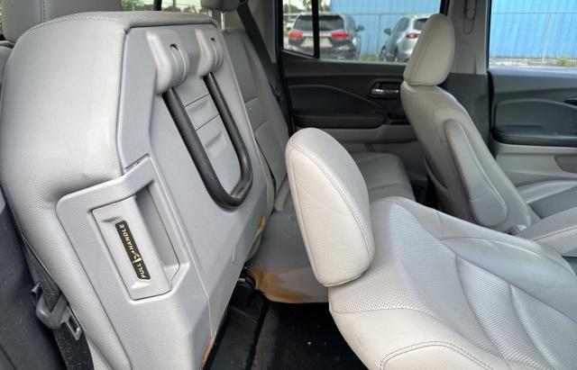 Pickups HONDA RIDGELINE 2017 Szary