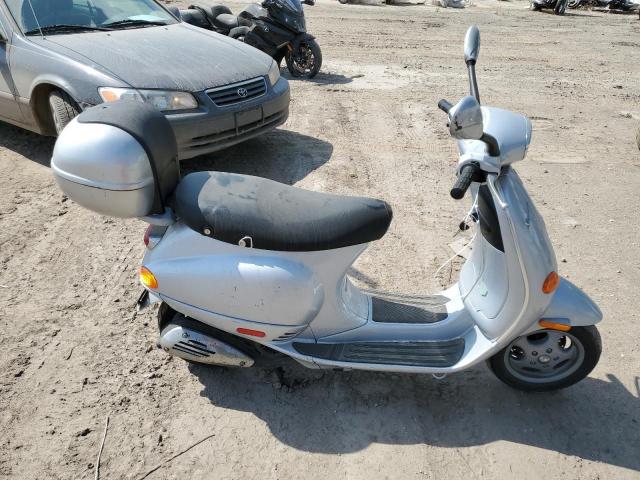 2005 Vespa M198F 