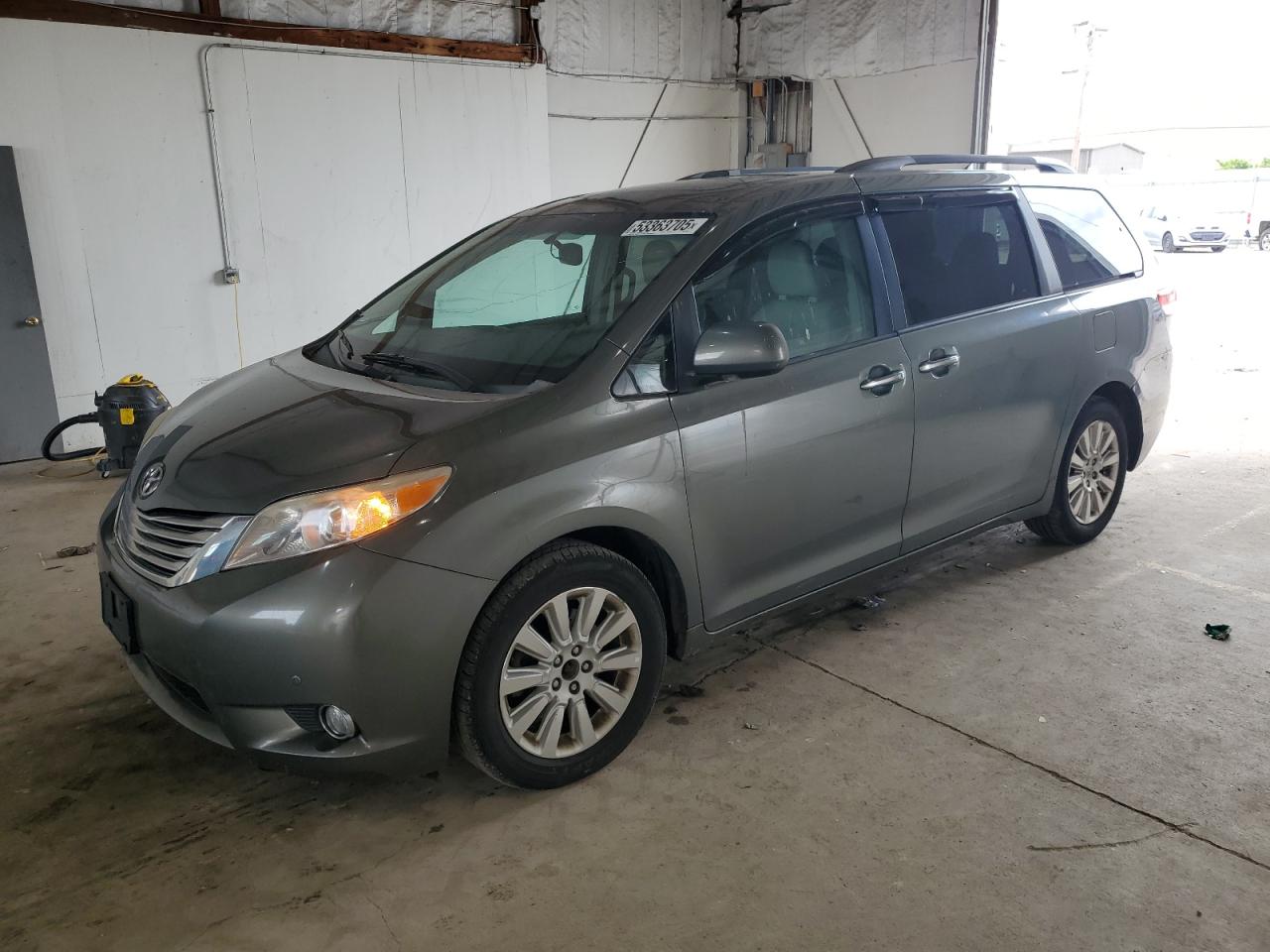 2011 Toyota Sienna Xle na sprzedaż w Lexington, KY - Rear End