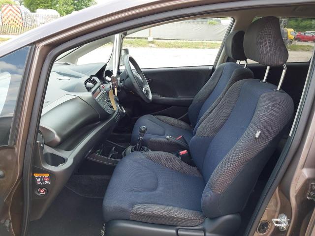 2014 HONDA JAZZ ES +