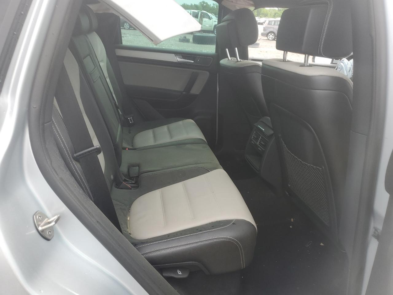 2017 Volkswagen Touareg Wolfsburg VIN: WVGRF7BP2HD001093 Lot: 56701645