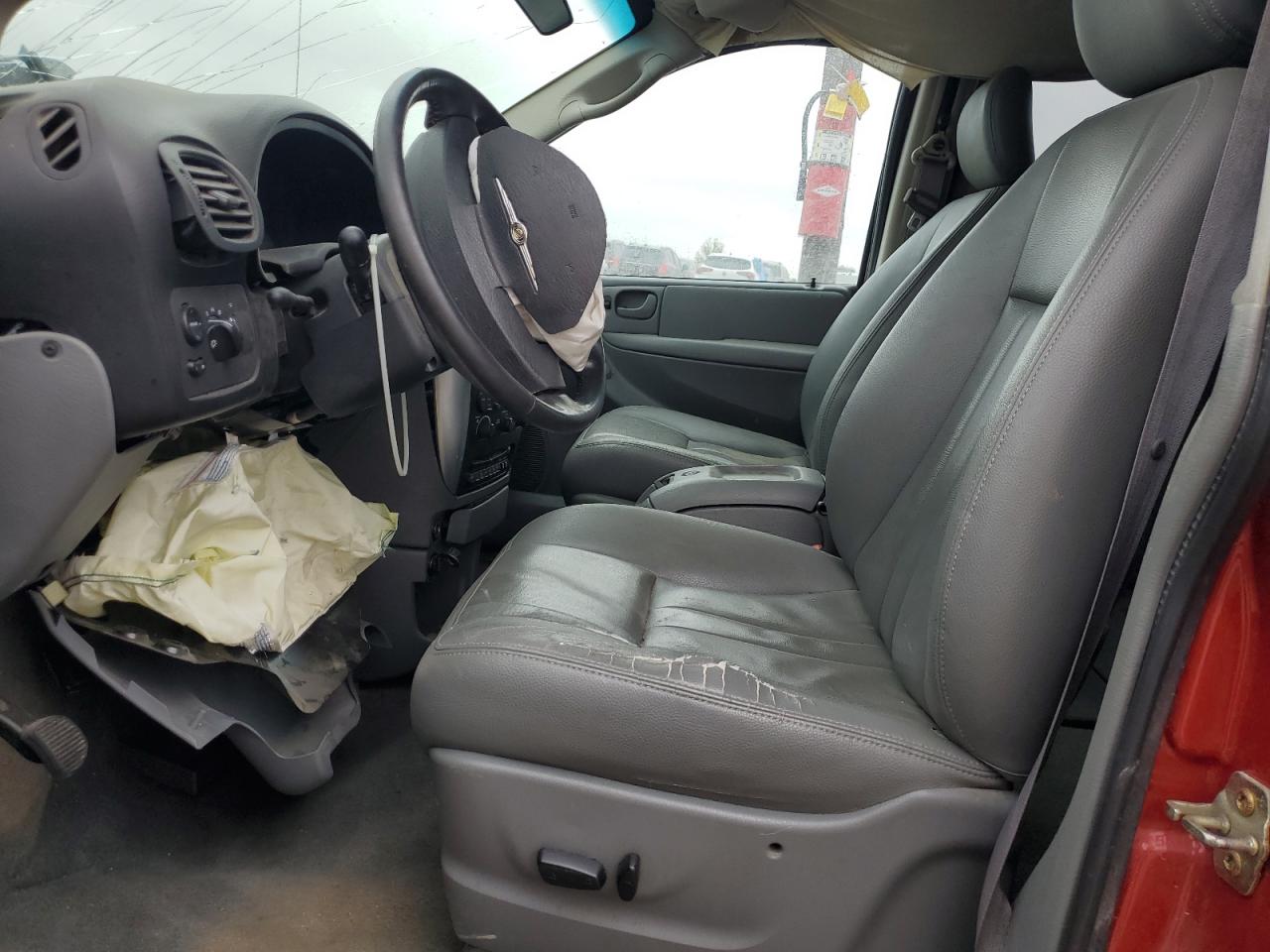 2005 Chrysler Town & Country Touring VIN: 2C4GP54L85R601858 Lot: 56658045