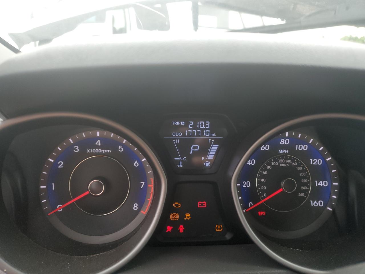 2013 Hyundai Elantra - Image 9