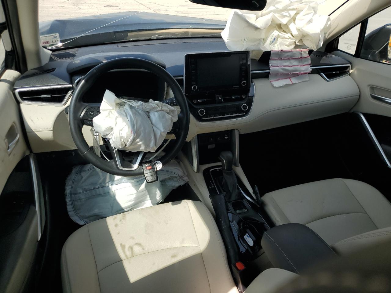 2022 Toyota Corolla Cross Xle VIN: 7MUDAAAG5NV031724 Lot: 69848655