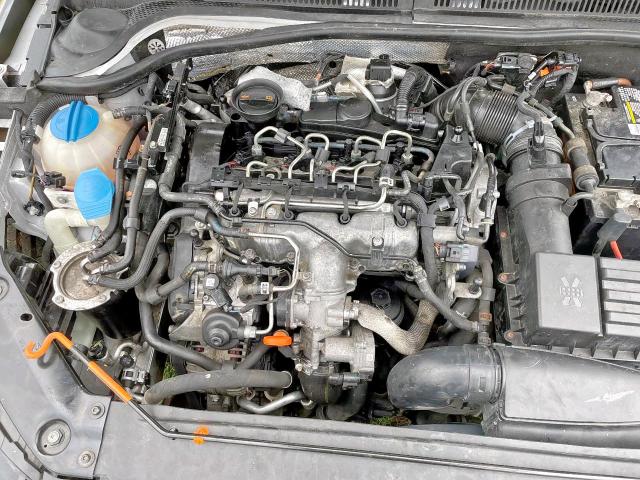 Sedans VOLKSWAGEN JETTA 2012 Srebrny