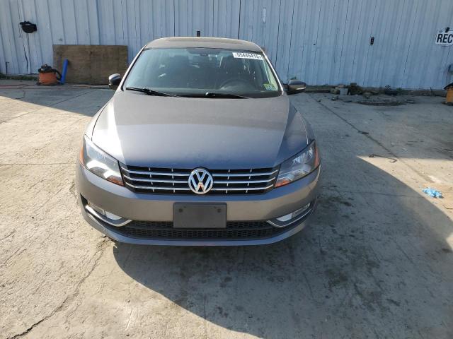 Sedans VOLKSWAGEN PASSAT 2013 Szary