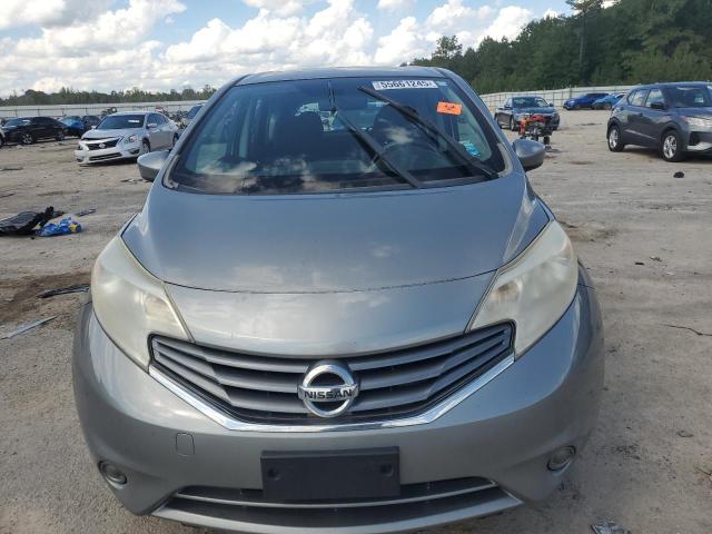 Hatchbacks NISSAN VERSA 2015 Srebrny