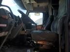 Dyer, IN에서 판매 중인 2005 Volvo Vnl Semi Truck - Side