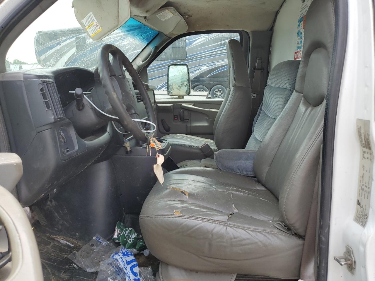 2004 GMC Savana Cutaway G3500 VIN: 1GDJG31U941909207 Lot: 56482505