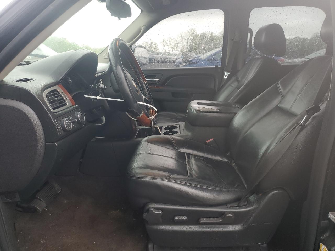 2010 Chevrolet Tahoe K1500 Lt VIN: 1GNUKBE03AR215697 Lot: 53883935