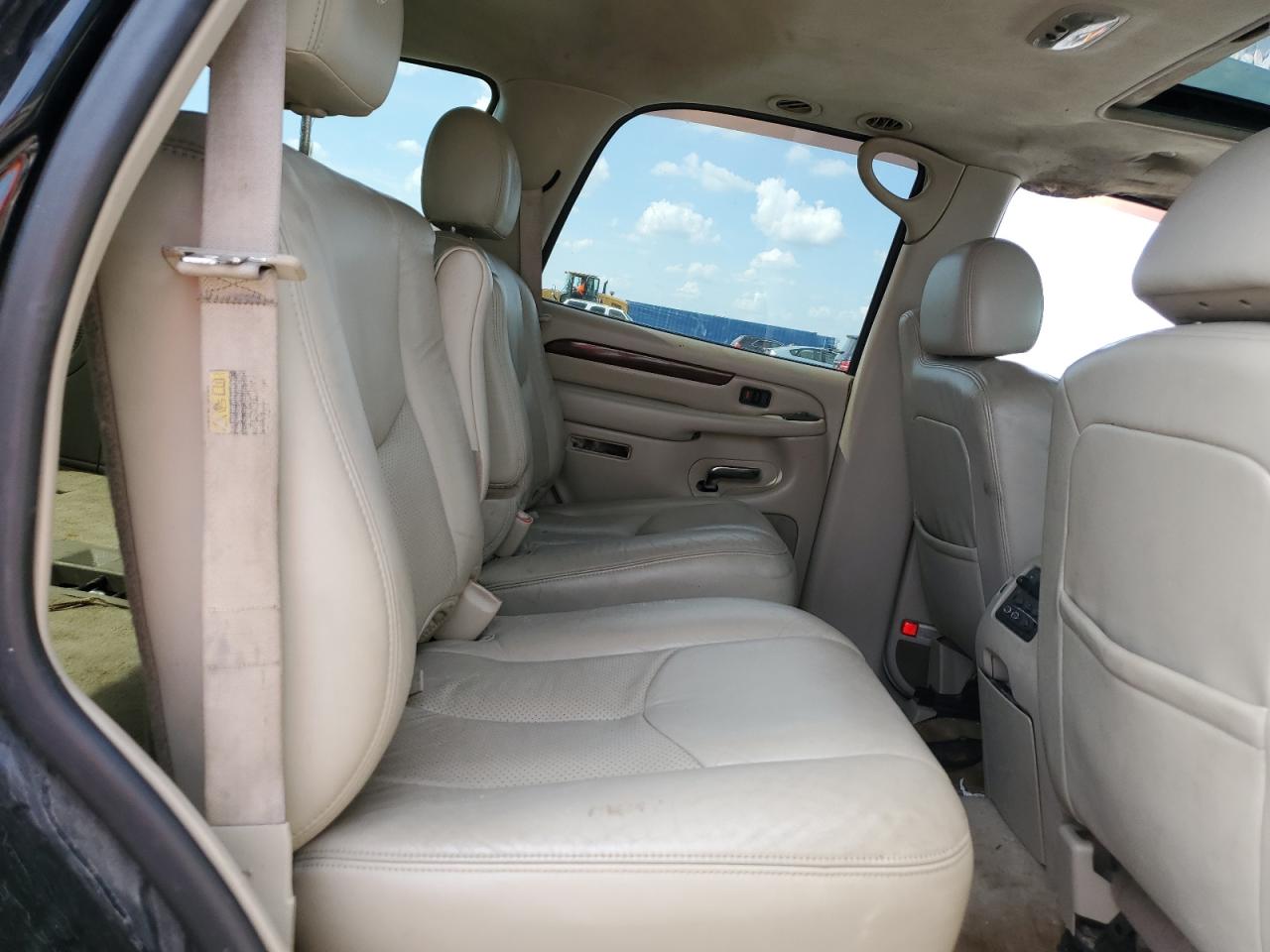 2004 Cadillac Escalade Luxury VIN: 1GYEK63N44R104349 Lot: 57722345