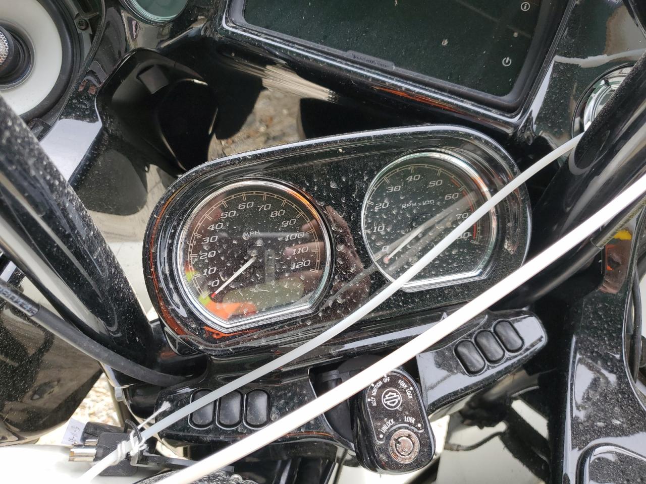2018 Harley-Davidson Fltrxs Road Glide Special VIN: 1HD1KTC13JB638025 Lot: 56965815