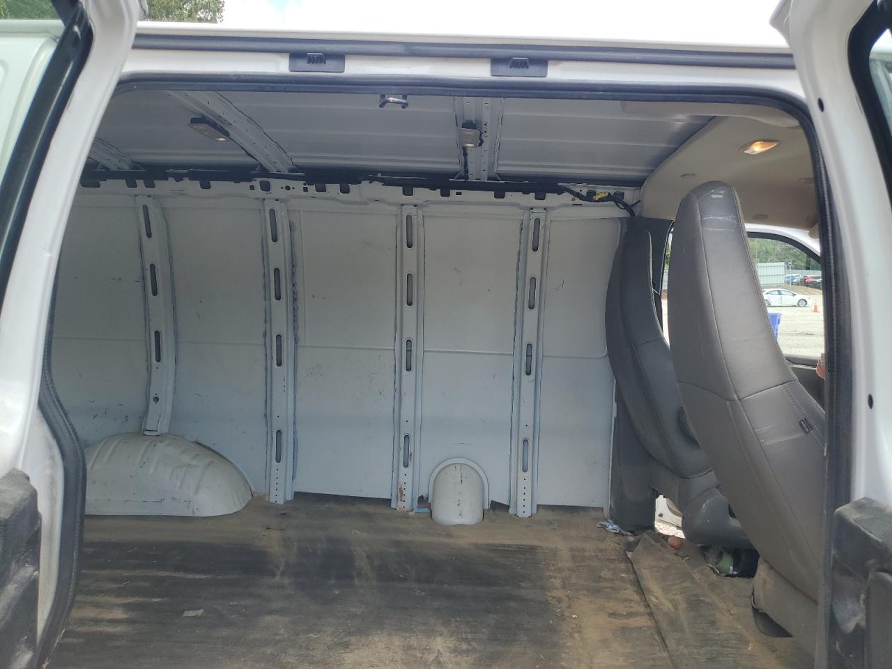 2018 Chevrolet Express G2500 VIN: 1GCWGAFP2J1339273 Lot: 57911215
