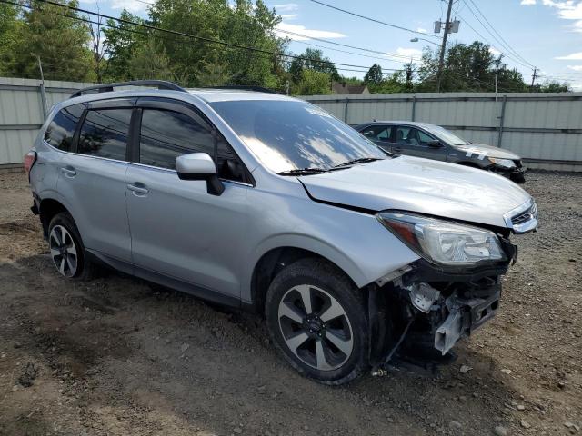  SUBARU FORESTER 2018 Srebrny