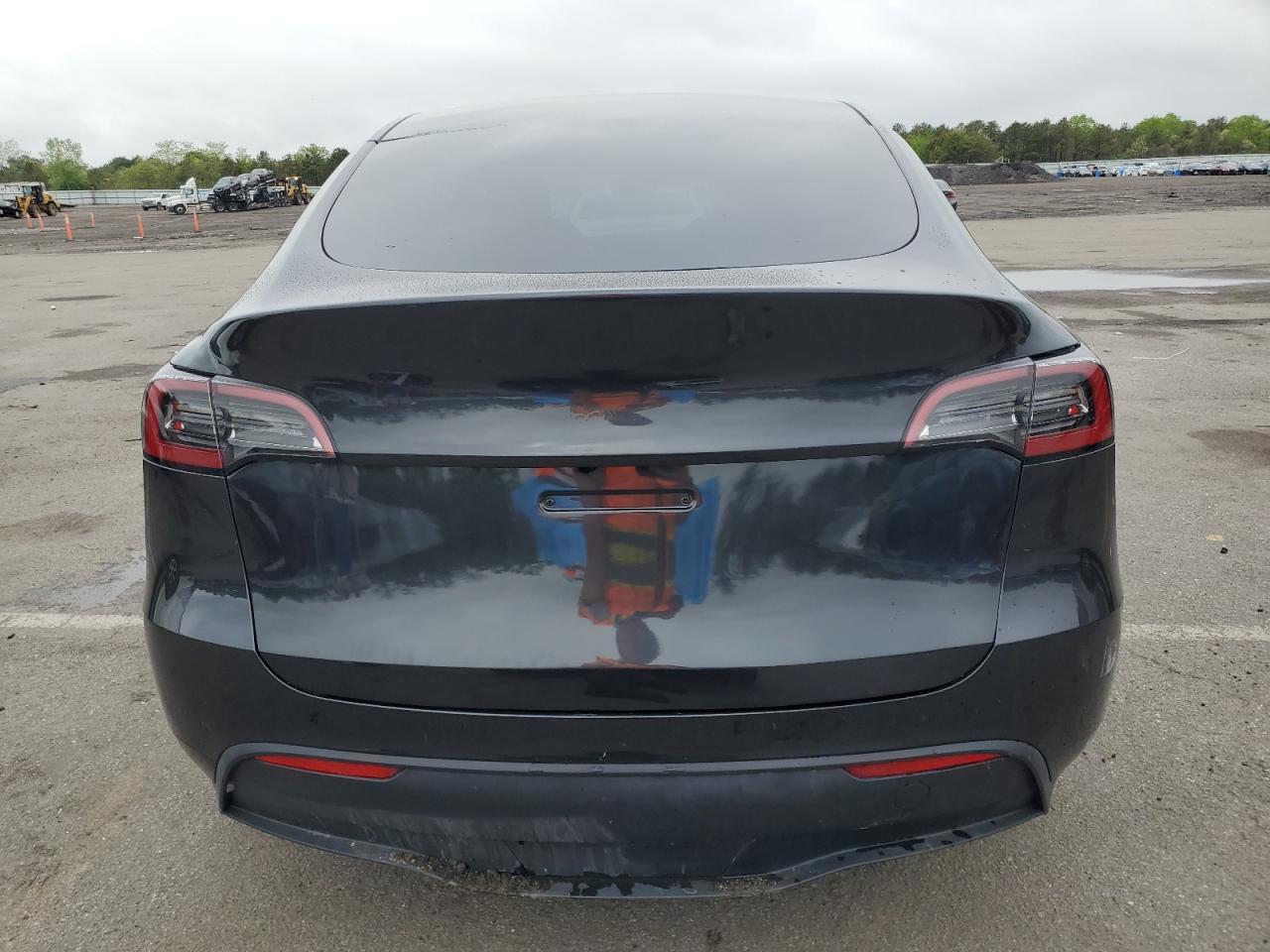 2024 Tesla Model Y VIN: 7SAYGDEE2RF132351 Lot: 56533415
