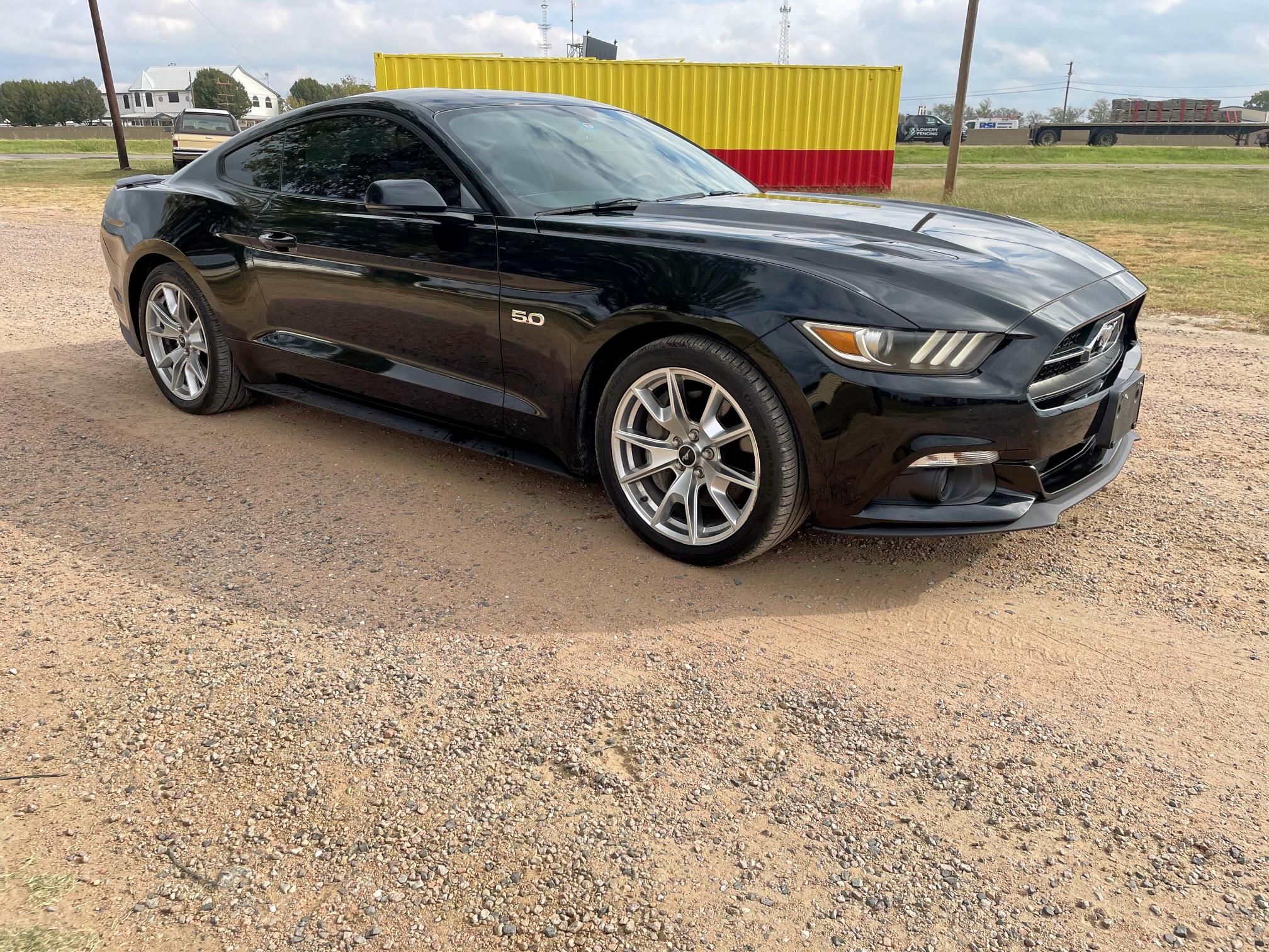 Coupet FORD MUSTANG 2015 Czarny