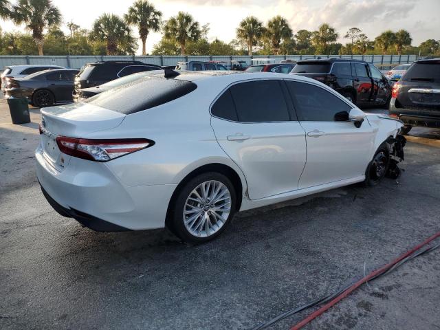  TOYOTA CAMRY 2018 White