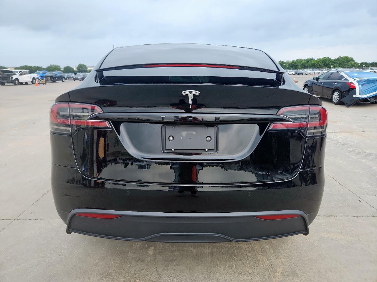 2022 Tesla Model X VIN: 7SAXCBE52NF364843 Lot: 57168925