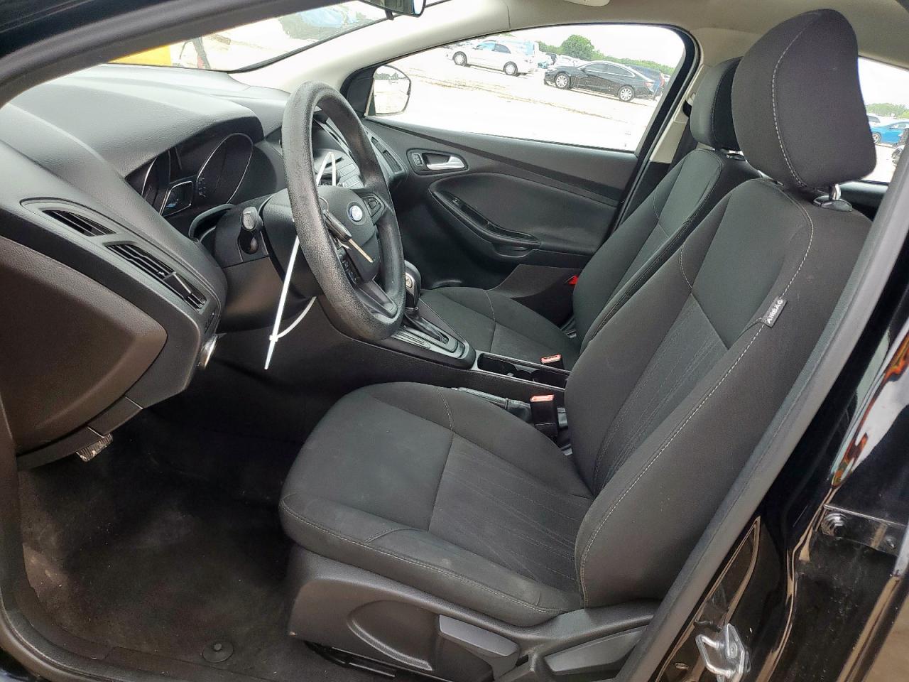 2017 Ford Focus Se VIN: 1FADP3K2XHL220565 Lot: 57216695