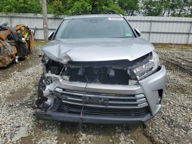  TOYOTA HIGHLANDER 2017 Серебристый