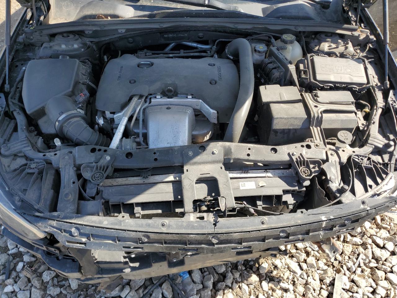 2018 Buick Regal Essence VIN: W04GP6SX5J1056447 Lot: 57402445