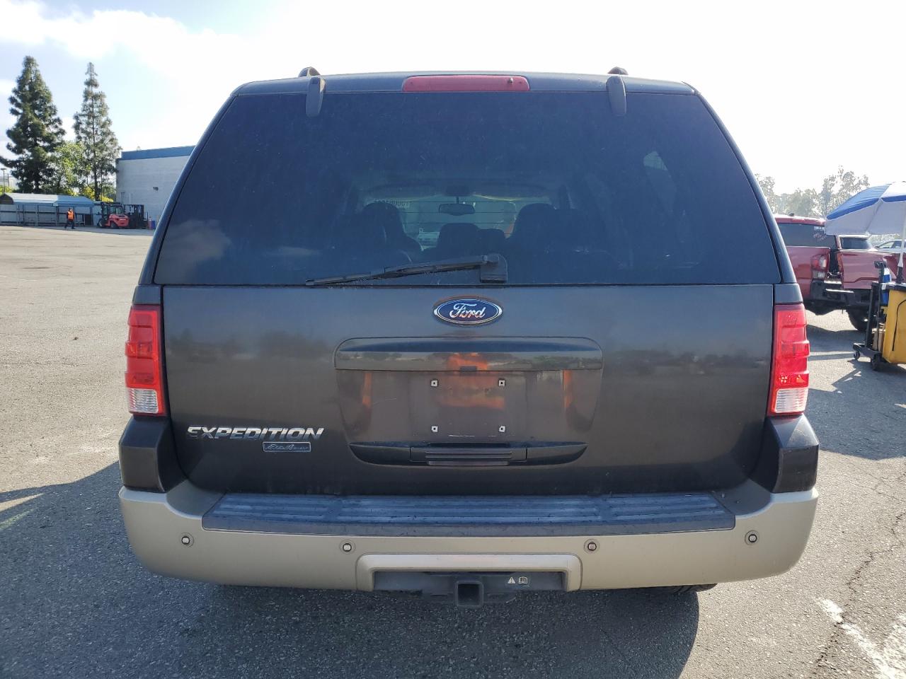 2005 Ford Expedition Eddie Bauer VIN: 1FMFU17505LA24709 Lot: 56061085