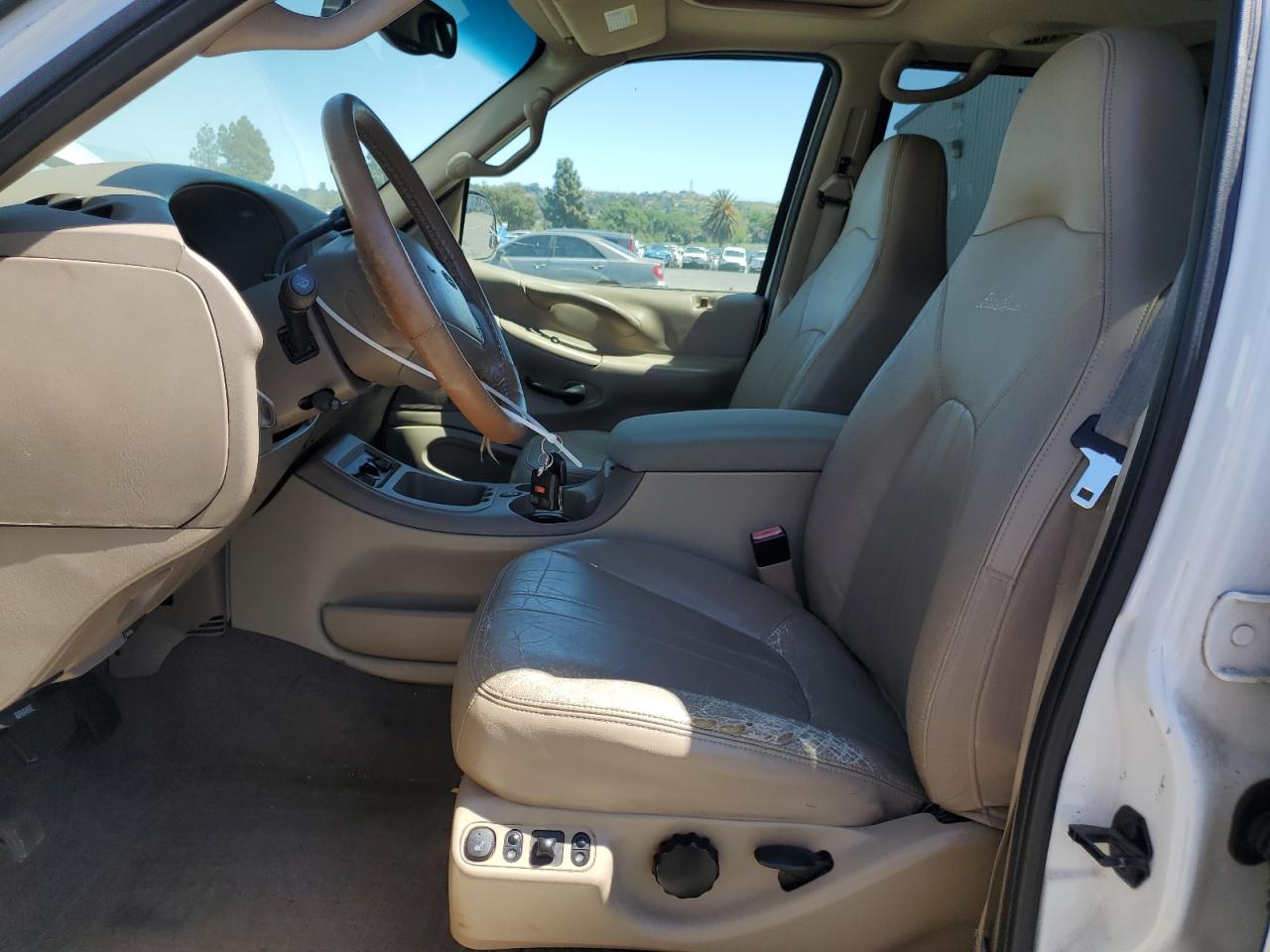 2001 Ford Expedition Eddie Bauer VIN: 1FMFU18L31LA98410 Lot: 56282365