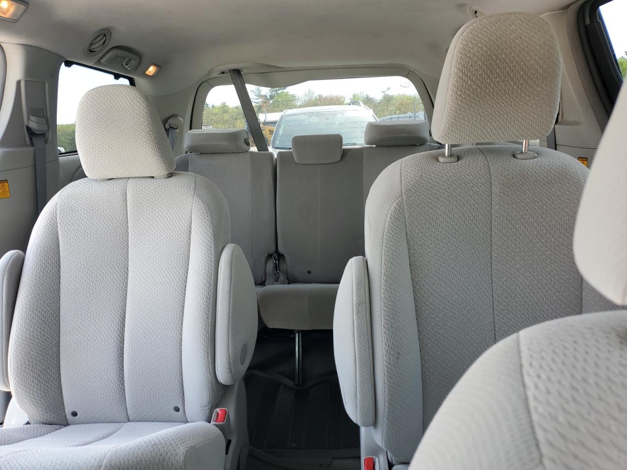 2011 Toyota Sienna Le VIN: 5TDJK3DC9BS012135 Lot: 56464655