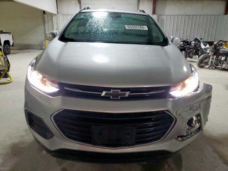  CHEVROLET TRAX 2022 Srebrny