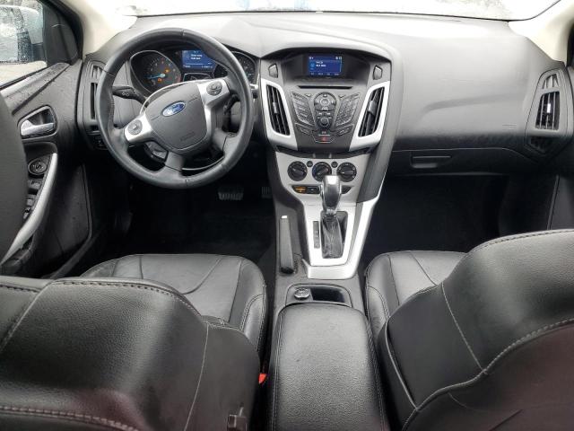 Sedans FORD FOCUS 2014 Srebrny