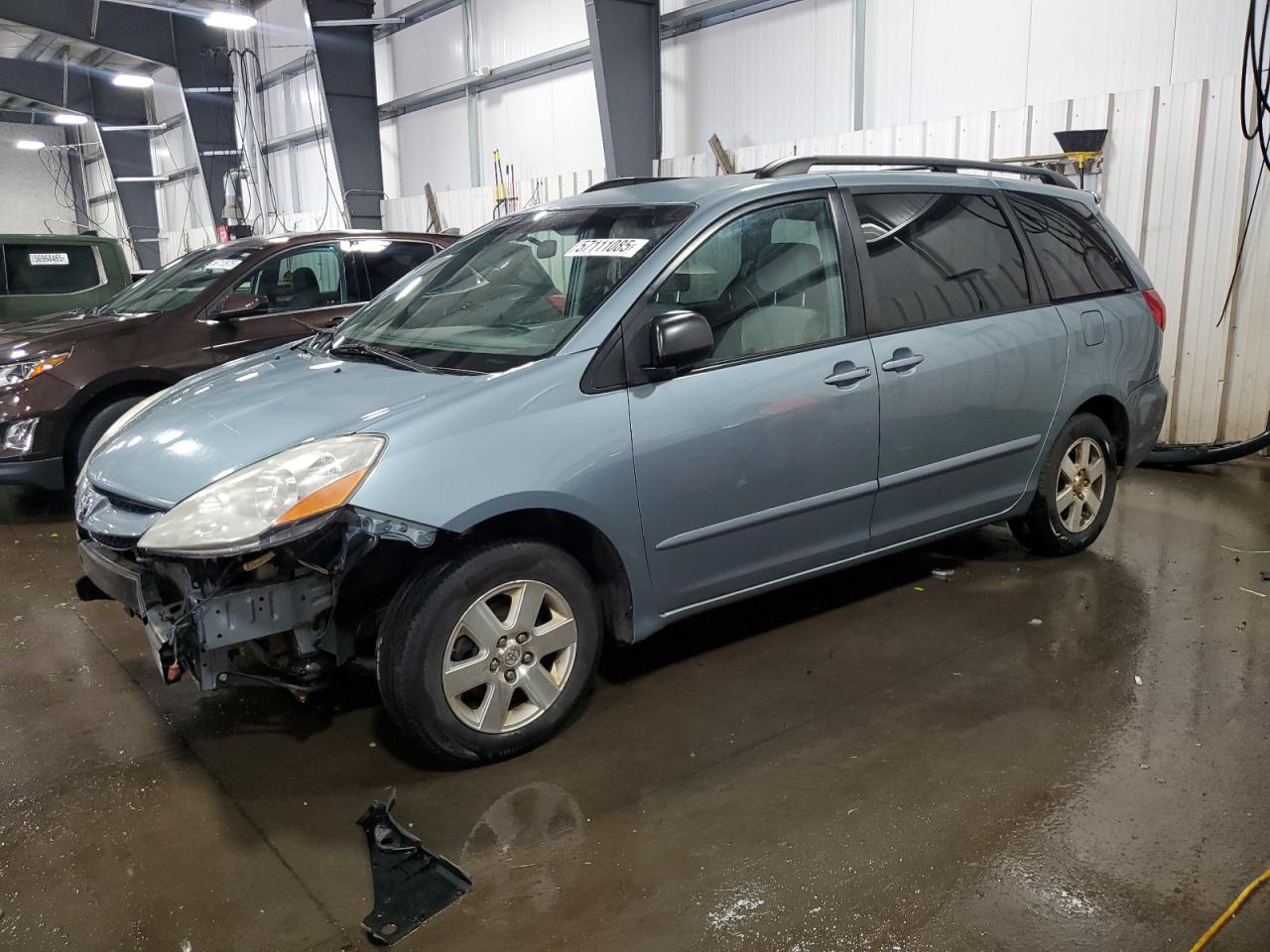 2007 Toyota Sienna Ce იყიდება Ham Lake-ში, MN - Rear End