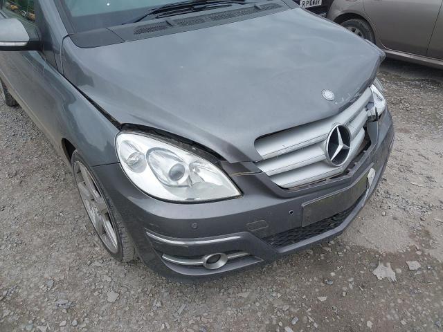 2011 MERCEDES BENZ B200 SPORT
