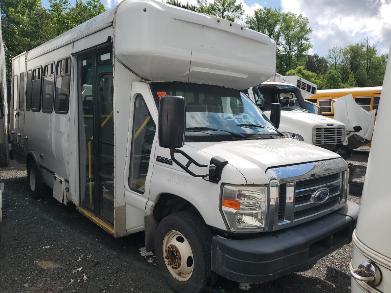 2017 Ford Econoline E450 Super Duty Cutaway Van zu verkaufen in Waldorf, MD - Minor Dent/Scratches