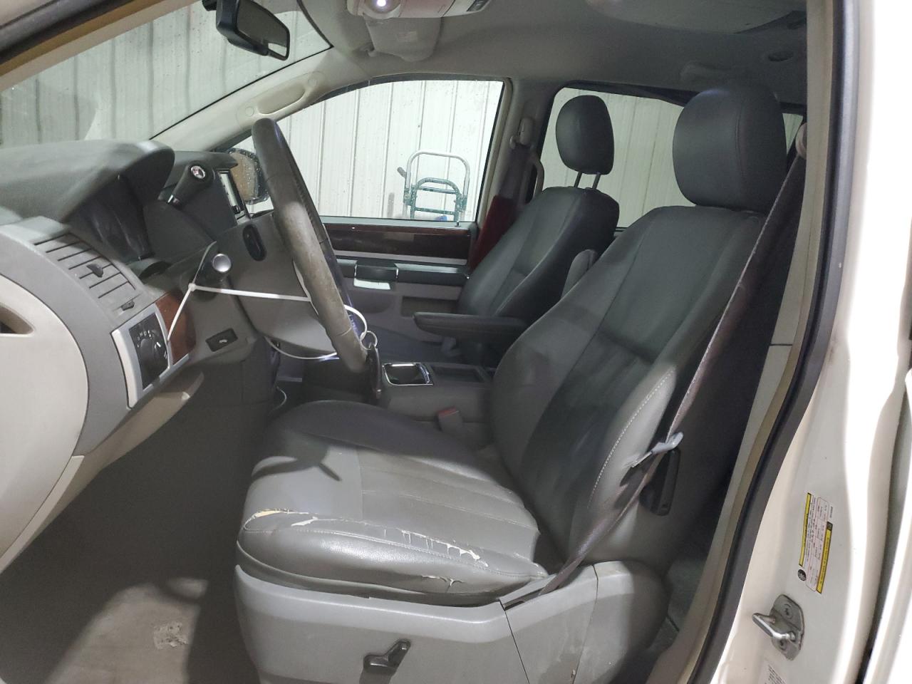 2010 Chrysler Town & Country Touring VIN: 2A4RR5D1XAR133606 Lot: 57327375