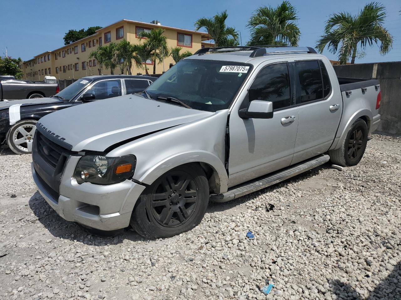 2010 Ford Explorer Sport Trac Limited for Sale in Opa Locka, FL - Side