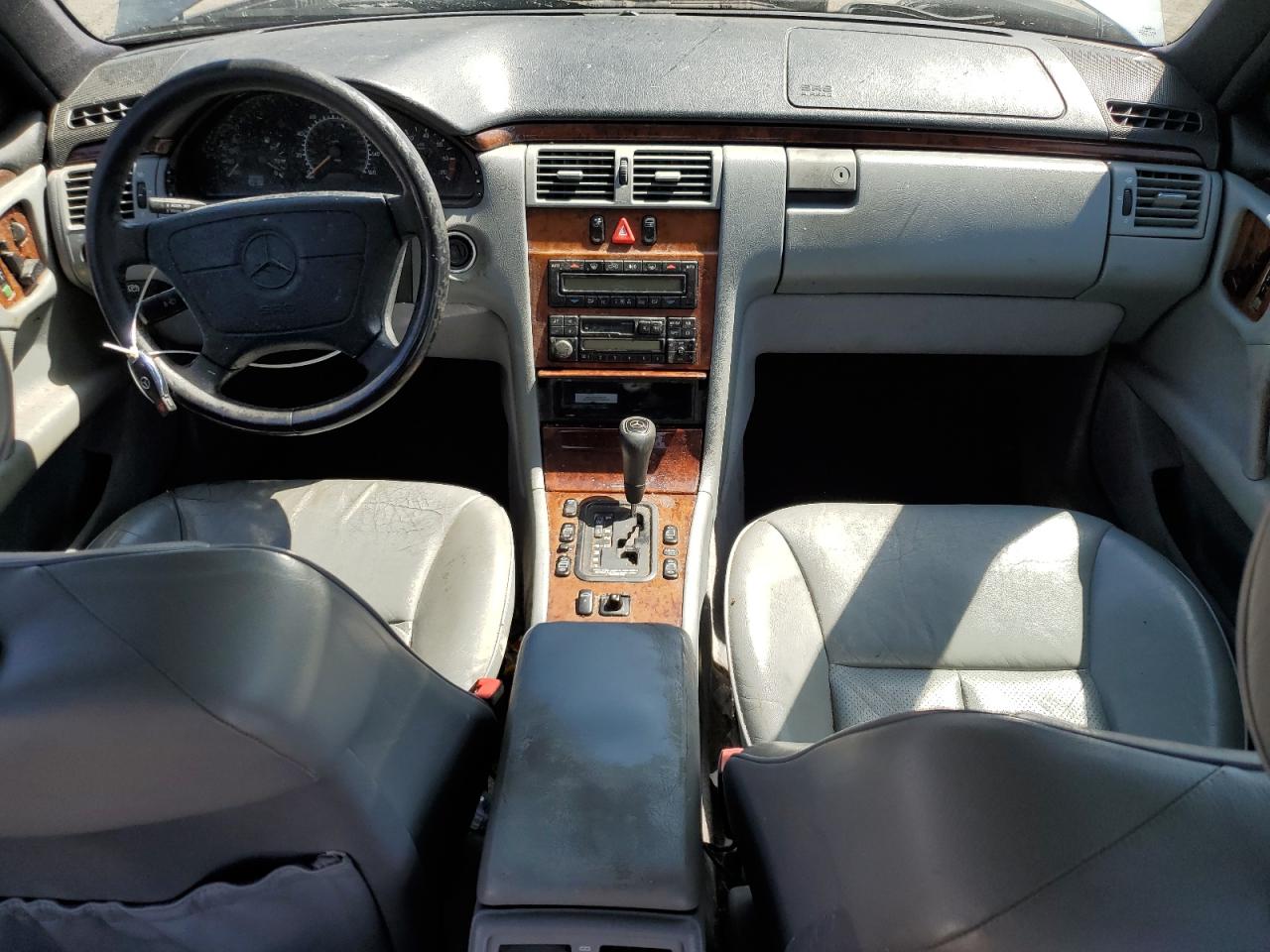 1998 Mercedes-Benz E 320 VIN: WDBJF65F0WA555664 Lot: 56036175
