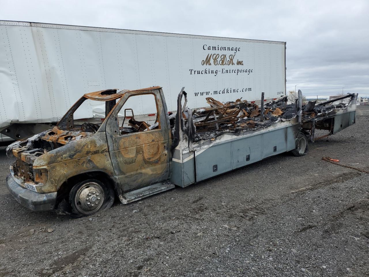 2001 Ford Econoline E450 Super Duty Cutaway Van zu verkaufen in Montreal-est, QC - Burn