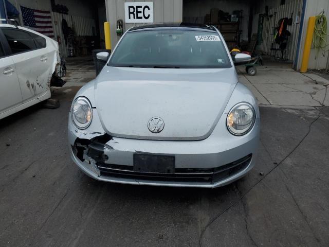 Hatchbacks VOLKSWAGEN BEETLE 2012 Srebrny