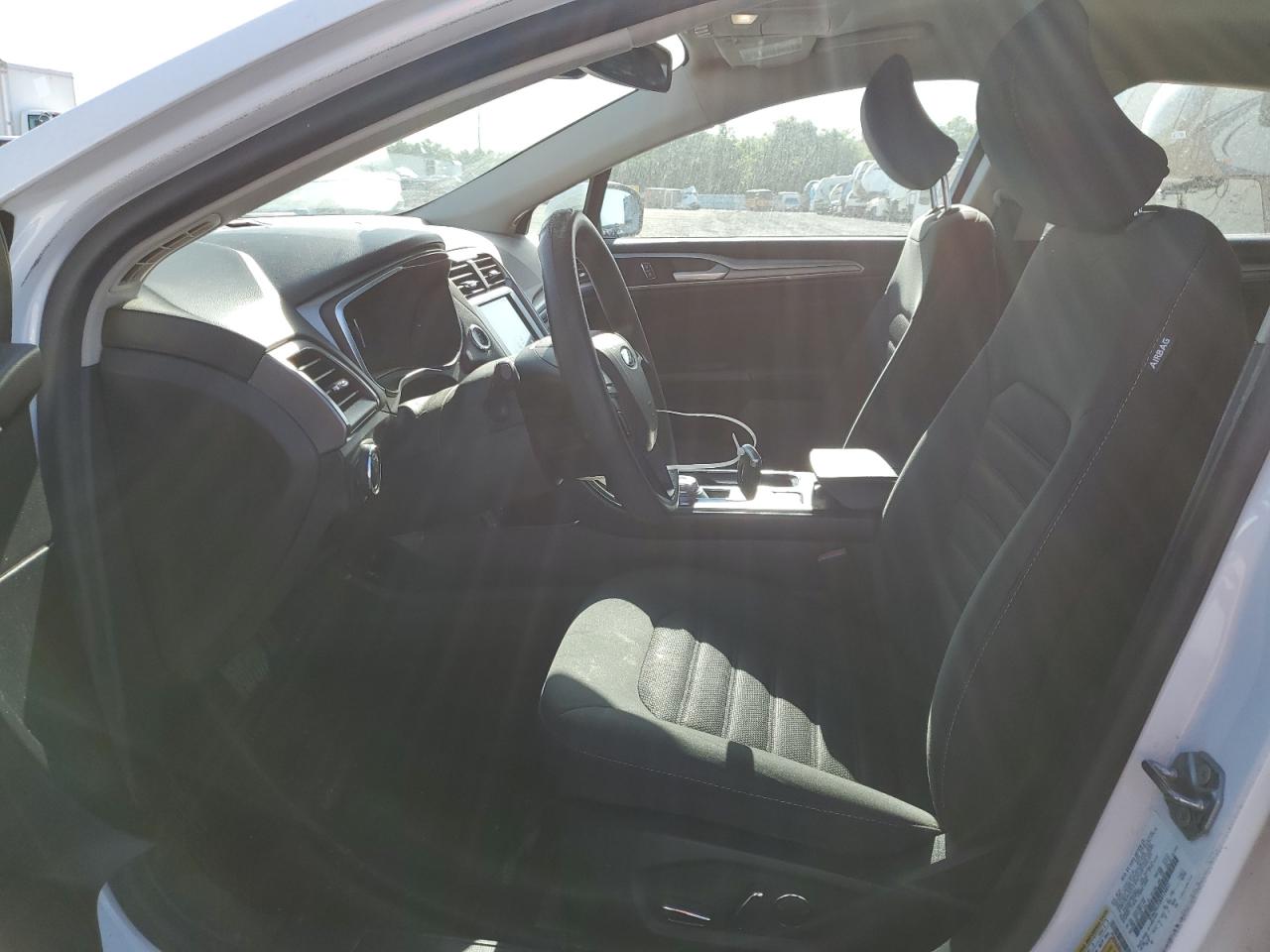 2019 Ford Fusion Se VIN: 3FA6P0LU2KR124851 Lot: 54041585