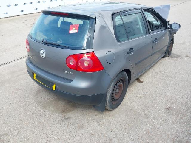 2004 VOLKSWAGEN GOLF FSI S