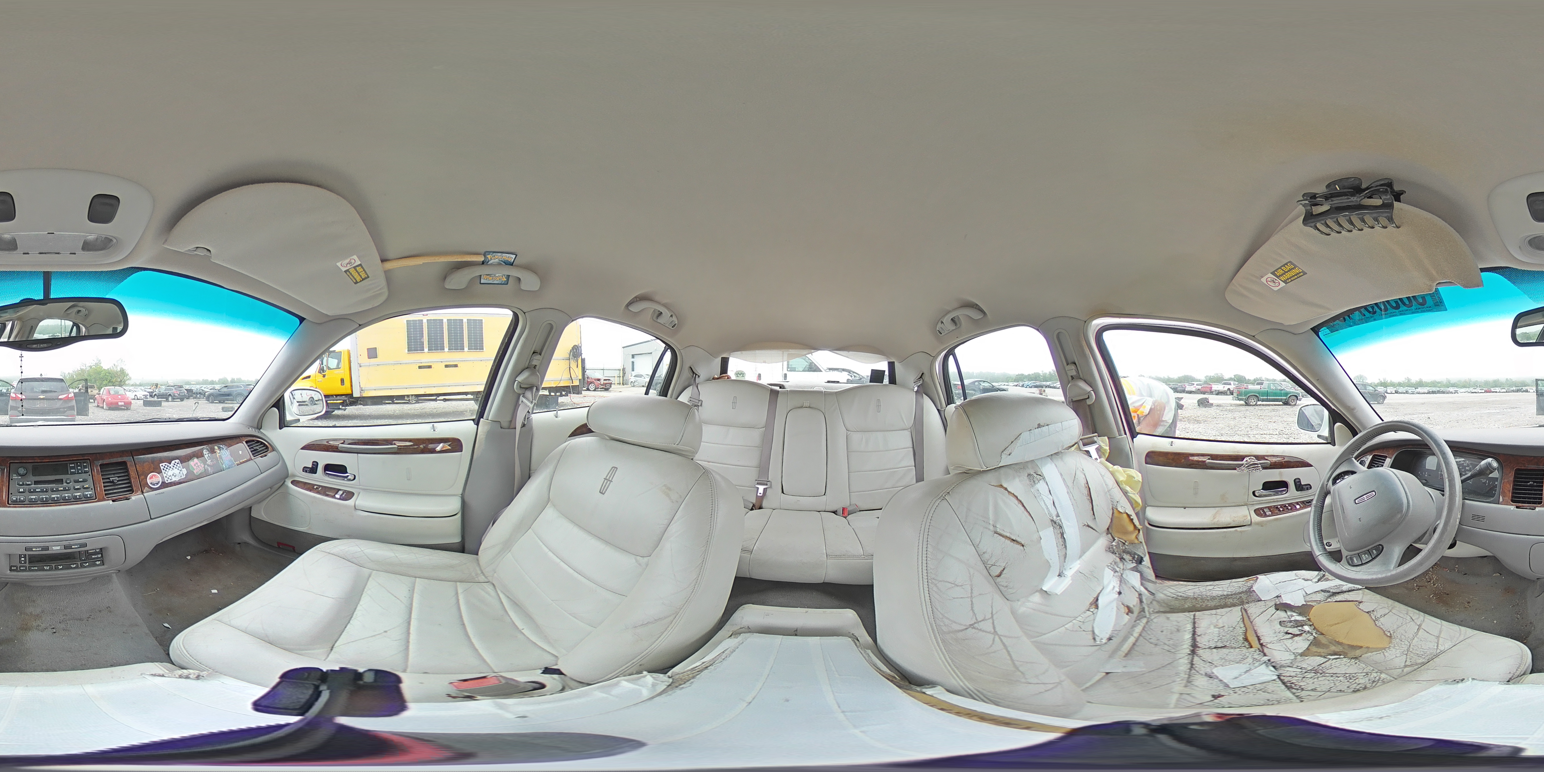 2001 Lincoln Town Car Executive VIN: 1LNHM81W61Y710818 Lot: 56505745